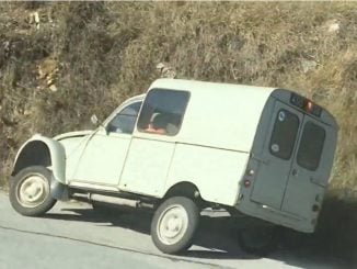 World's craziest 2CV driver in the South of France!